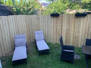 Lækker lejlighed med lille have