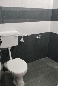 Aswathy Bhavan Vadakkenchery Near Star auditorium