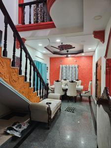 Cozy Guest Room with shared kitchen and living in Chennai with Shared Facilities