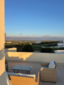 Luxury 6 Bedroom Oceanfront Vila - Sleeps 22 Guests