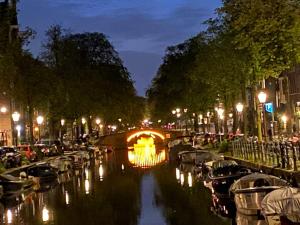 JoyJoyJoy the White Wilde ecolicious studio in a historic Canalhouse from 1799 with terrace at the canals