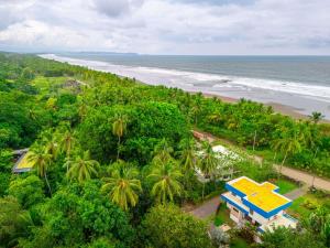 Sleep 11-Beachfront-Pool-Wildlife-100MB -Suites