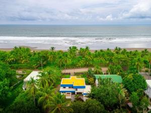 Sleep 11-Beachfront-Pool-Wildlife-100MB -Suites