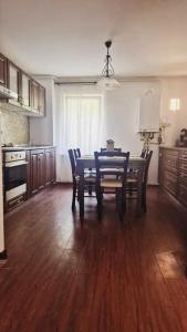 The Mountain View Apartment