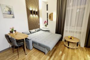 Premium Design, Renovated 2024 Free parking