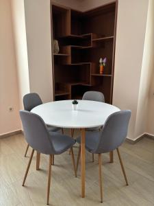 Cozy 1-Bedroom Apartment Near Old Town - Purple5