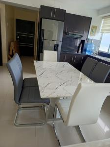 Dept Familiar en crucita a pasos de la playa con auto check in