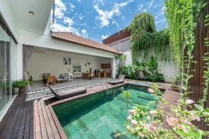 Modern Tropical 2BR Villa in Seminyak Kuta with Pool & Garden - 4hvězdičkové hotely ve městě Legian