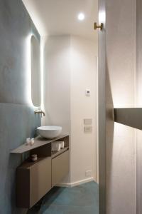 Luccoli17 - Elegant City Escape with WiFi 1Gbps, Elevator, AC - Genoa Historical Center