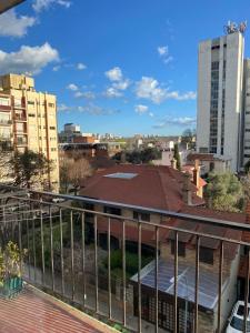 Dto zona Guemes y cerca de playa luminoso y tranquilo a la calle balcon