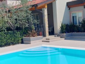 Casa Pergola 2 - Fronte piscina, parking