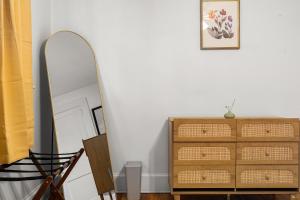 Charming 4BR Retreat in Arlington Sleeps 12 NearDC