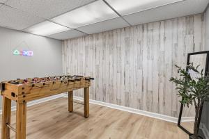 Charming 4BR Retreat in Arlington Sleeps 12 NearDC