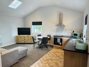 1 bed ground floor flat free parking