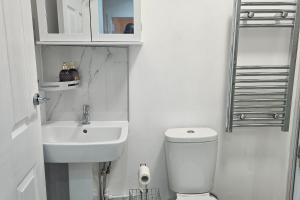 Modern 2-Bedroom Apartment Near Central London