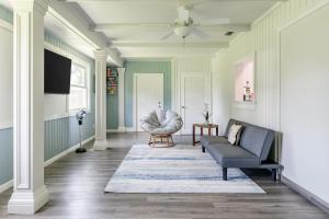 Modern 2BR with Backyard near Beach & Harbor