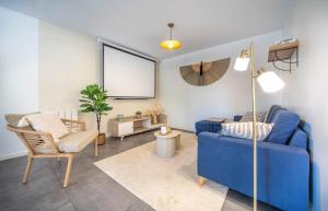 Royal Ciné Room 6 People Movie Night Netflix Fiber Free Parking