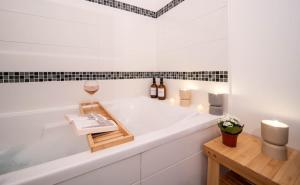 Royal Ciné Room 6 People Movie Night Netflix Fiber Free Parking