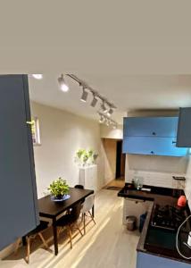 Estúdio confortável bonito e perto de tudo