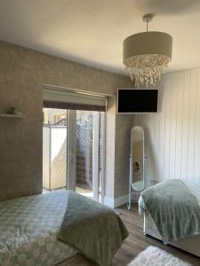 Stay Solihull Large spacious home in Solihull close to NEC HS2 Bham Airport