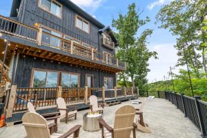 Skys the Limit - Pool - Theater - Views