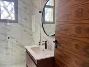 Secluded 4 Bedroom Villa, Onsite Security