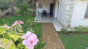 Plaja 10 dk , Bahçeli, Huzurlu Tatil Evi