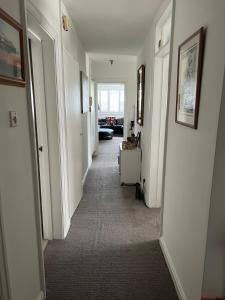 CENTRAL HOVE Large 2 bedroom Private residence with PARKING & BEACH HUT