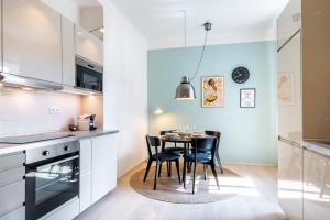 Cozy Apartment near The Old Town Square