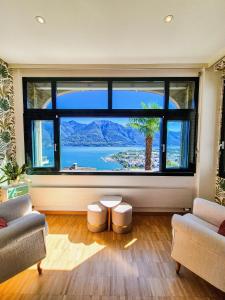 Romantic Lake View Apartment with Balcony and Parking in Orselina Locarno