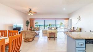 Laughing Seagull Spacious Ultimate Oasis Oceanfront