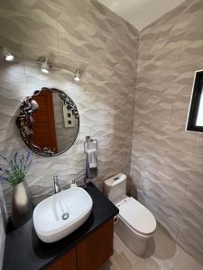 Villa Montemar Ocean and Mountain Views Elevated 1200 FT with Wifi