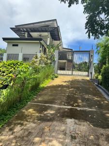 Villa Montemar Ocean and Mountain Views Elevated 1200 FT with Wifi