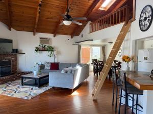 Riverfront with EV charger - Sequoia River Cottage