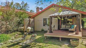 Riverfront with EV charger - Sequoia River Cottage