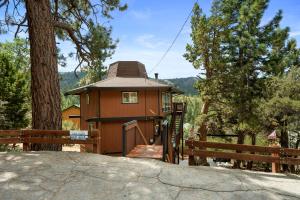 Lazy Bear Lookout - Amazing Views, Hot Tub, Game, Room, Pool Table, Pet Friendly