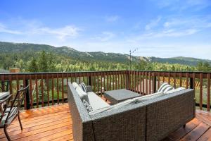Lazy Bear Lookout - Amazing Views, Hot Tub, Game, Room, Pool Table, Pet Friendly