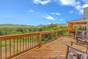 Black Mountain Getaway with Stunning Views