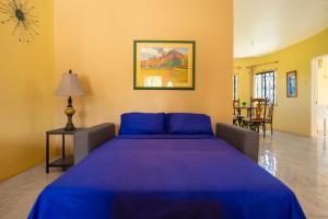 Elegant,Central & spacious unit with AC at DW APTS