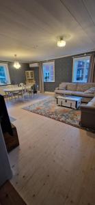 Kärleksfullt renoverat sekelskifteshus på bondgård