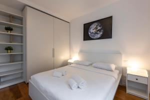 Vigoni 3 - Wonderful Penthouse with Terrace - B Home