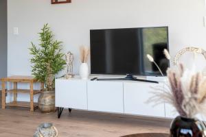 Casa Sol Mar - Chic 2BR Retreat - Relax, Unwind & Feel at Home