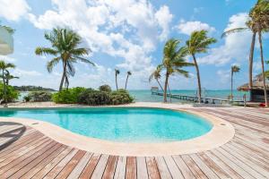 Luxury 2BR Private Beach and Pool