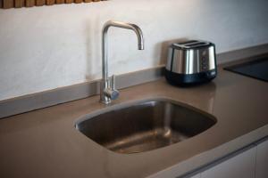 Luxury 2BR Private Beach and Pool