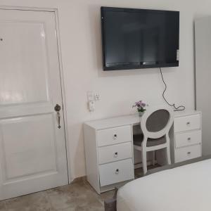 Nely y Pietro share apartment