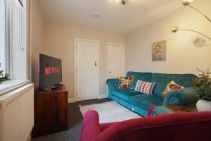 Modern 3 Bed House in Derby - FREE Parking - Hosted by Stay Host Save