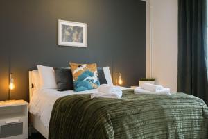 Modern 3 Bed House in Derby - FREE Parking - Hosted by Stay Host Save