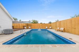 3 Min to Casino with Pool and Hot Tub