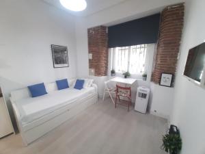 Pizzaro calle, Gran Via Malasaña - Объекты без категории в городе Мадрид
