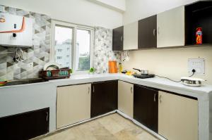 1BHK Apartment Near Nexus Mall Kukatpally, Kitchen, Self Check in, Projector, Fast WiFi, Washing machine